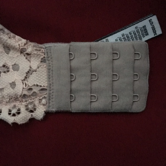 $20/2 Victoria’s Secret Body by Victoria bra - Picture 2 of 4